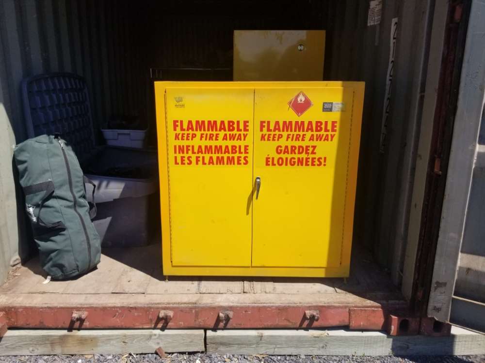 Cabinet de rangement pour produits imflammables